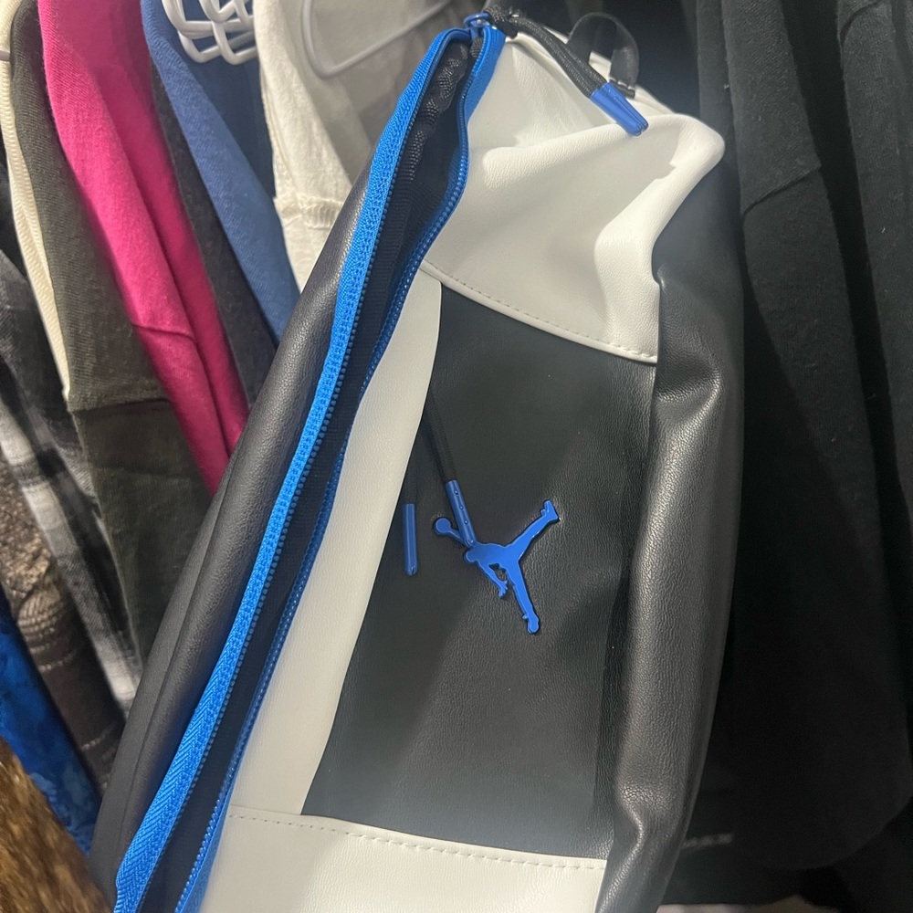 Jordan Carry Pouch